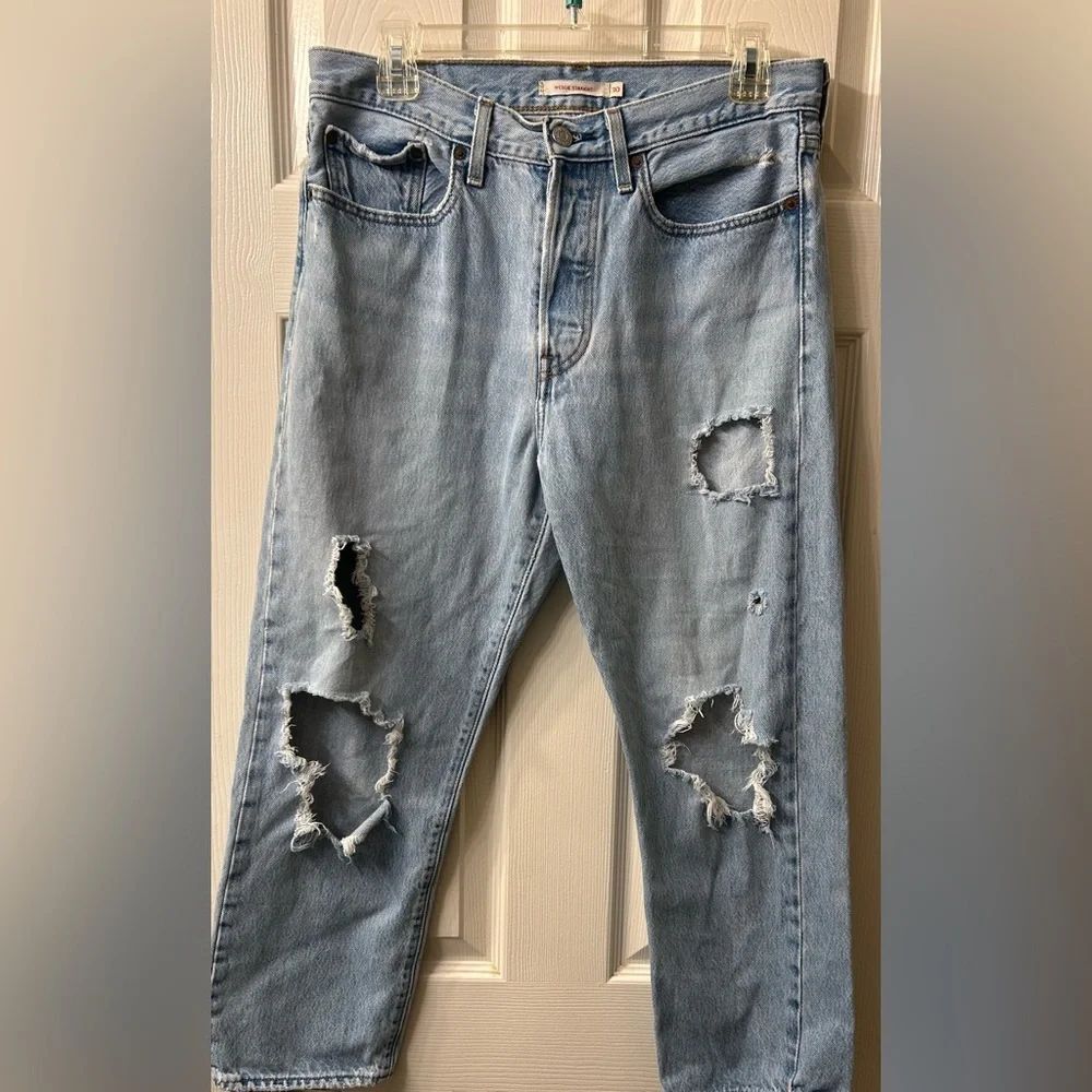 Distressed Levi Jeans Light Blue size 30
